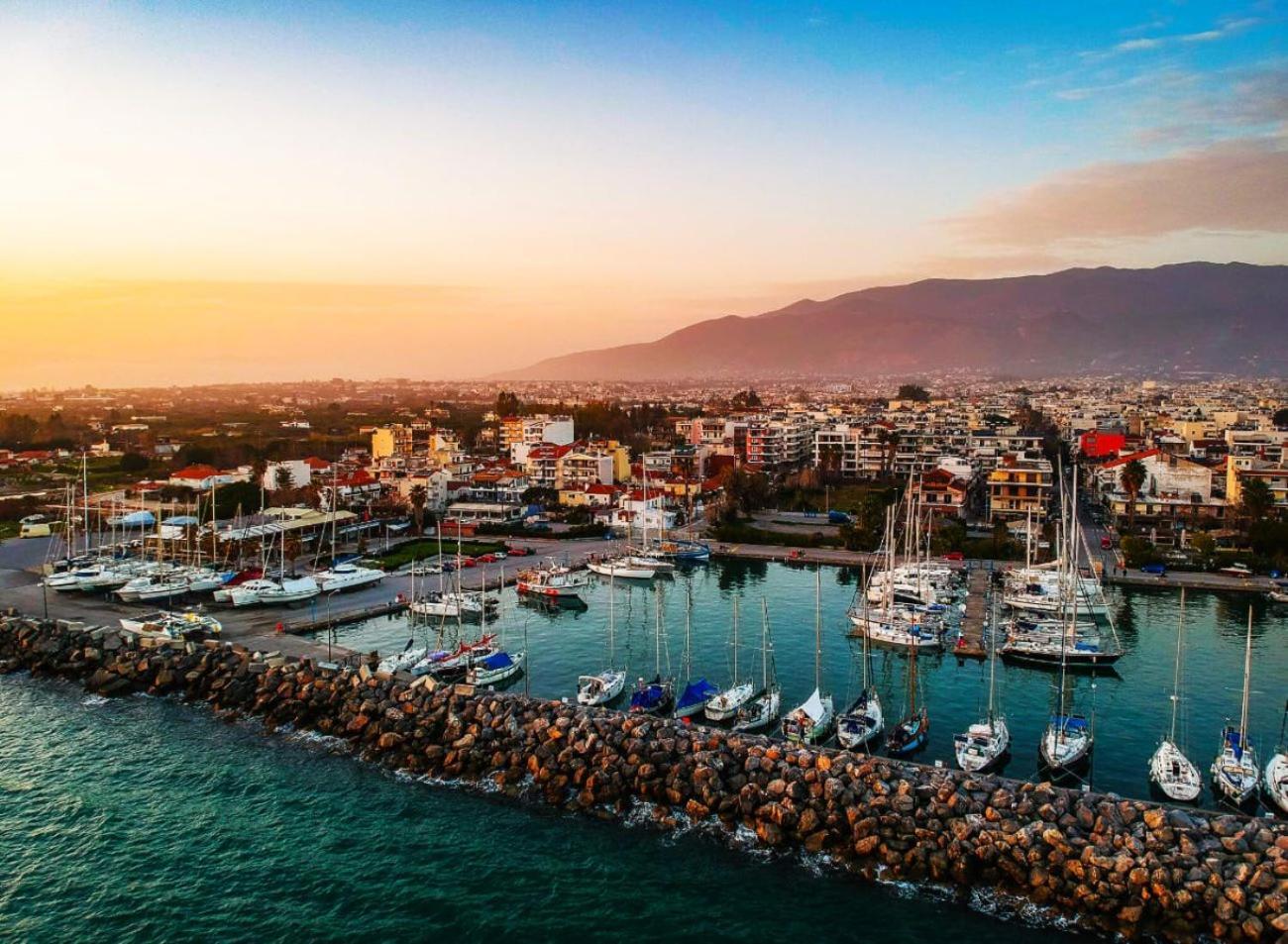 Kalamata'S Sunny Retreat Near The Historic Center Exterior foto